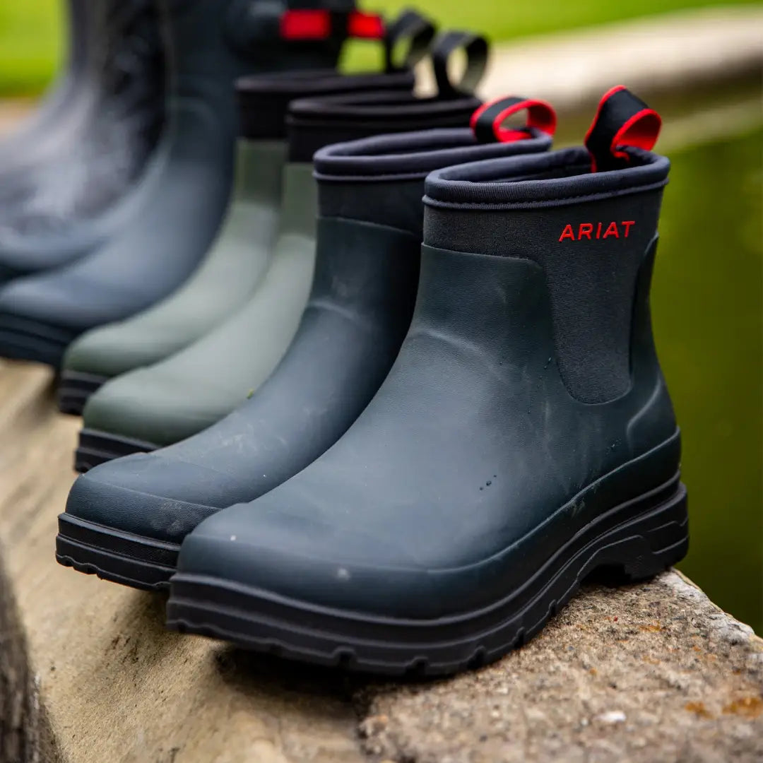 Dark gray Ariat Kelmarsh Shortie Rubber Boots with red pull tabs, perfect for country clothing