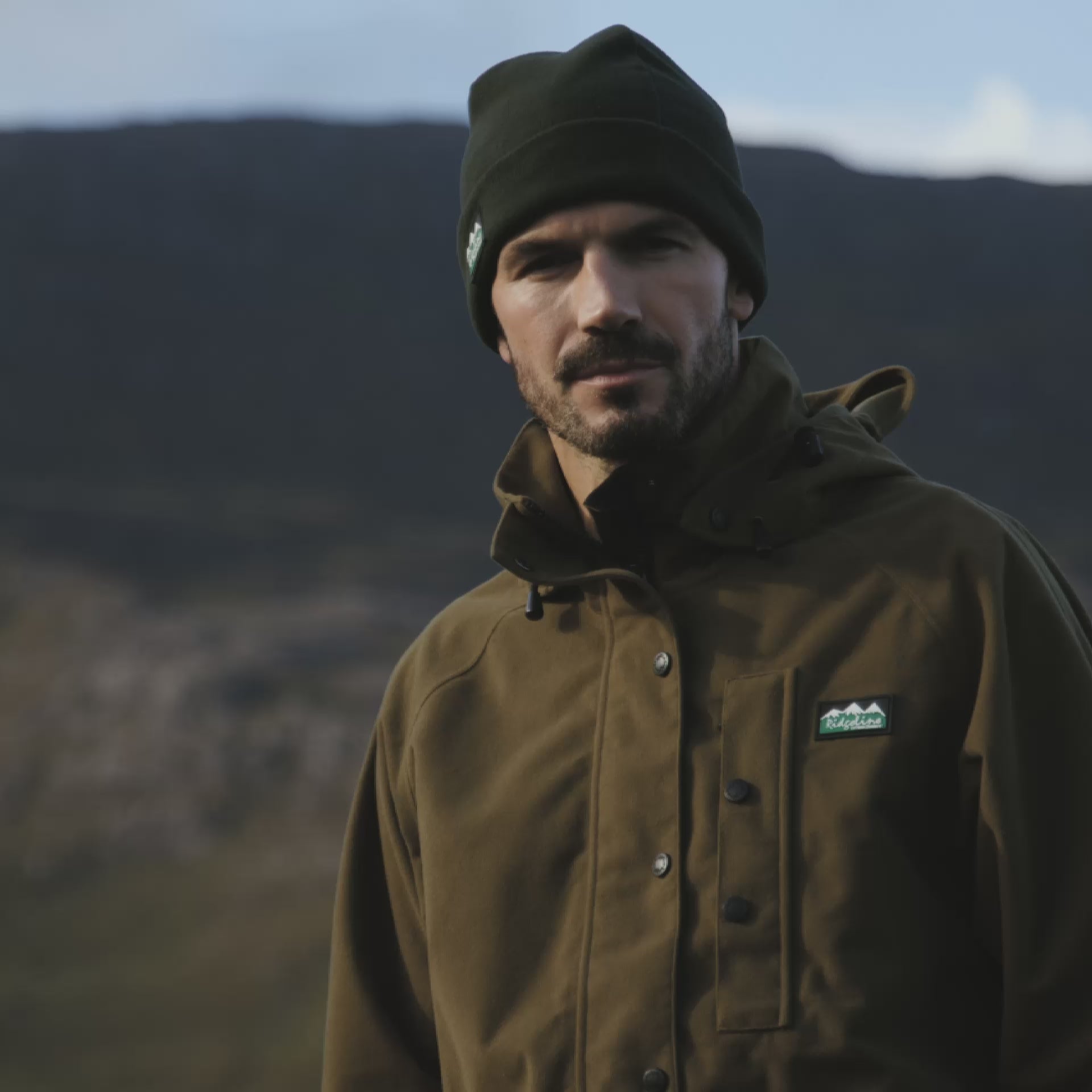 Load video: Ridgeline-Monsoon-Classic-Waterproof-Smock#colour_teak
