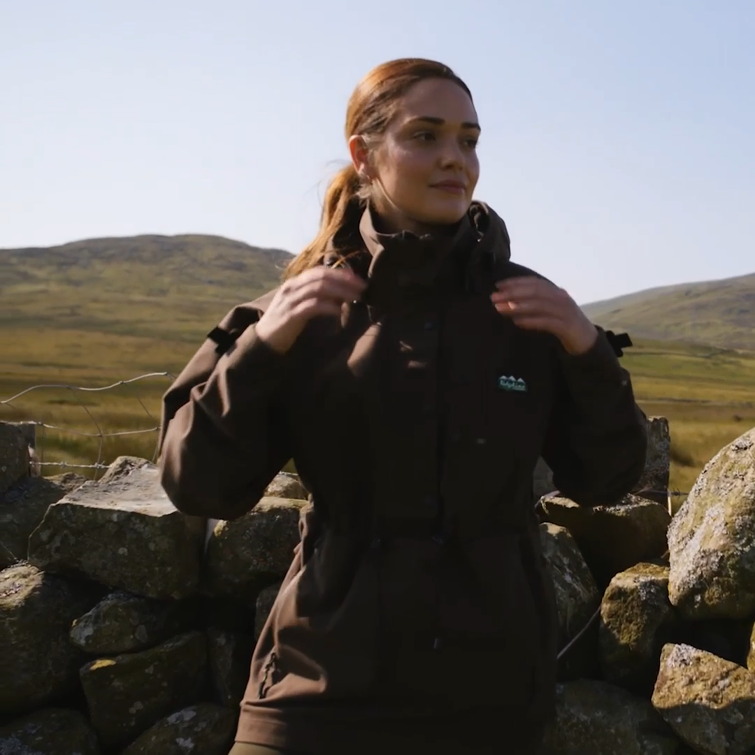 Load video: Ridgeline Womens Monsoon Classic Smock (2025)