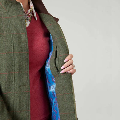 Green Alan Paine Combrook Ladies Tweed Field Jacket with two flap pockets and burgundy layer