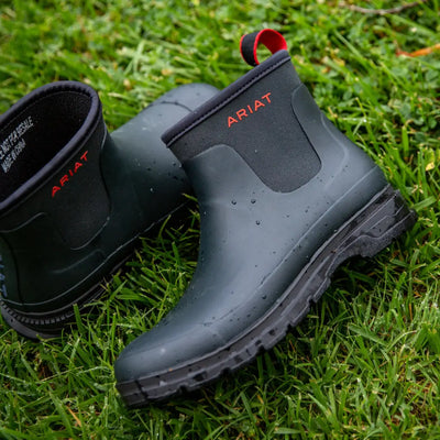 Black Ariat Kelmarsh Shortie Rubber Boots perfect for country clothing and hunting adventures