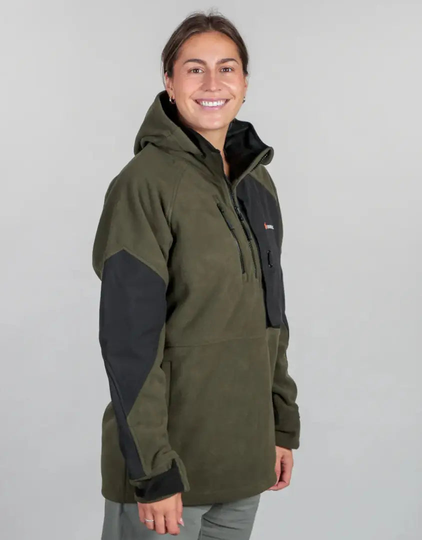Olive green frontier pullover anorak with chest pocket, perfect country clothing style