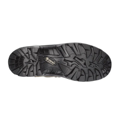 Rugged black rubber sole of Chiruca Bulldog GORE-TEX Hiking Boots with deep treads