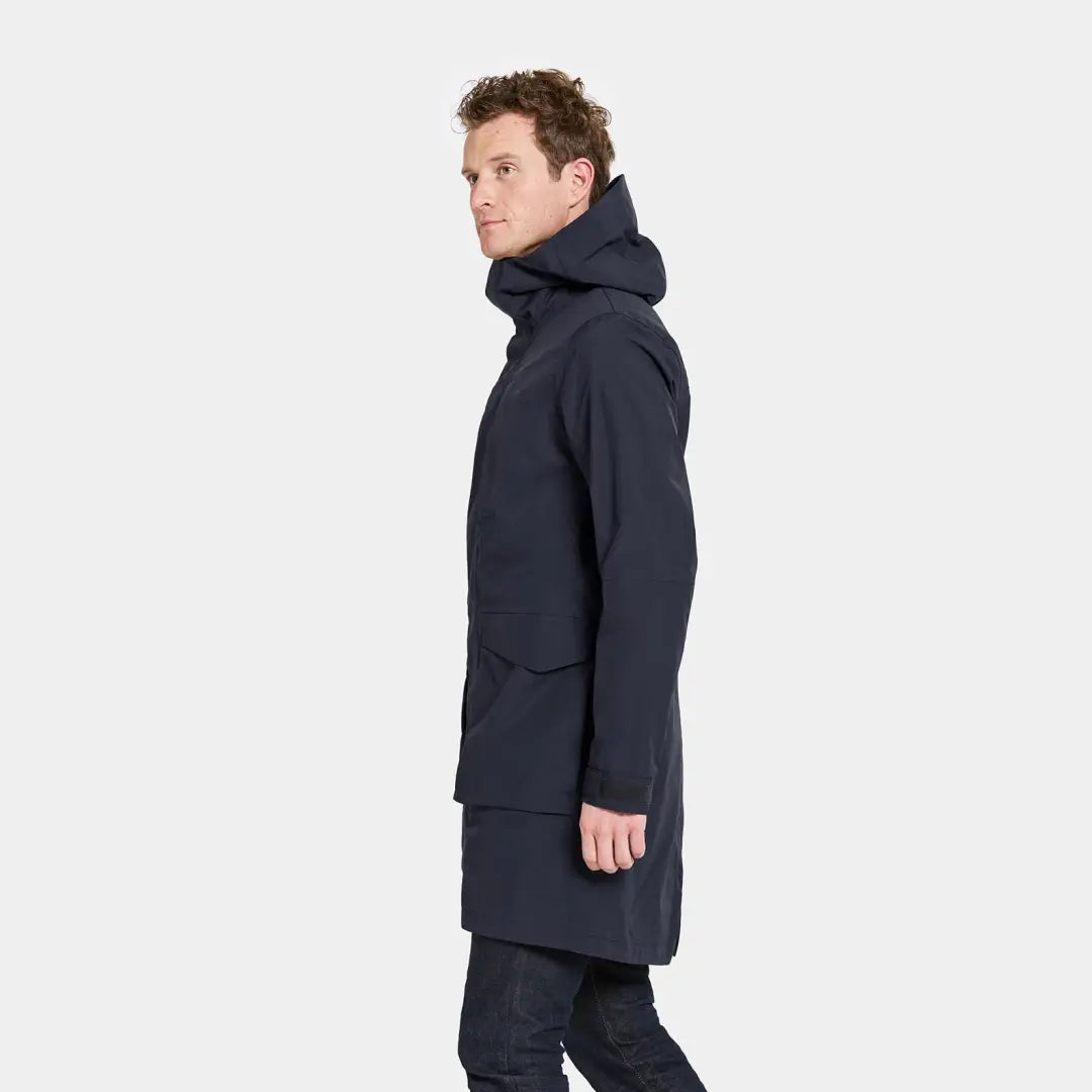 Man wearing Didriksons Andreas Parka 2, ideal for country clothing and outdoor hunting