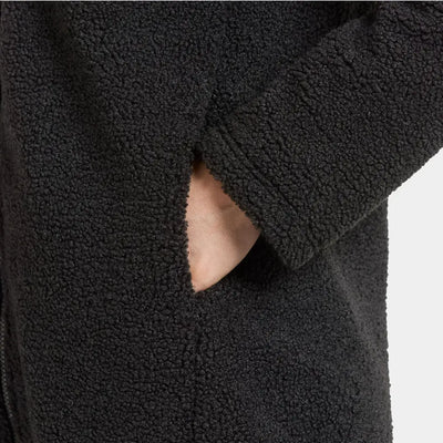 Close-up of hand in pocket of Didriksons Bibi 2 Womens Full Zip Fleece for outdoors camping