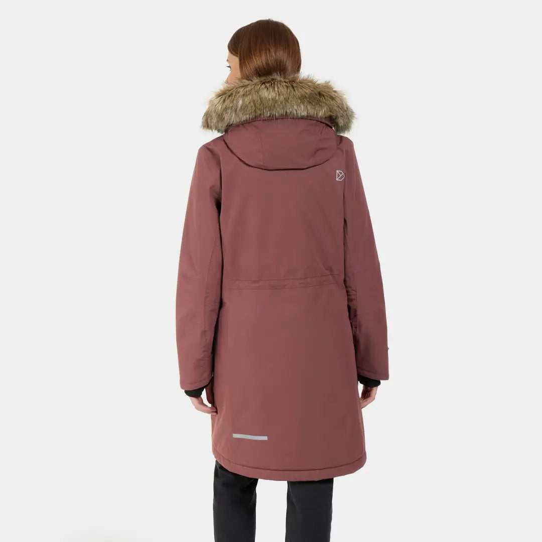 Woman wearing dusty rose Didriksons Erika Womens Parka with fur hood and reflective strip