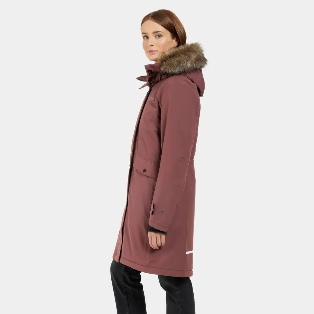 Women’s plum-colored winter parka with fur-lined hood from Didriksons Erika Womens Parka 3, a classic Didriksons parka