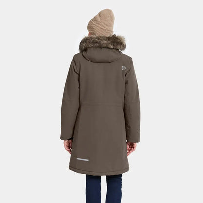 Woman in olive green Didriksons Erika parka with fur-lined hood, a classic Didriksons parka
