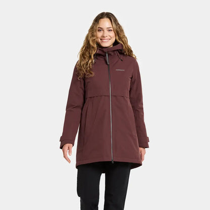 Smiling woman in Didriksons Helle Womens Parka, perfect for country clothing outdoors