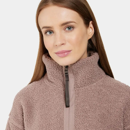 Woman in pink sherpa fleece jacket from Didriksons Mella 3 for winter snow and country hunting