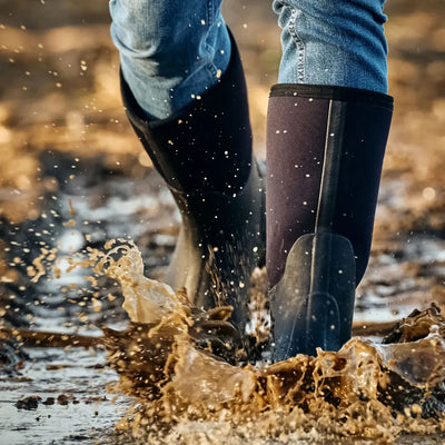 Rubbs Bearline 8.5 Wellington rubber boots splashing in muddy water for country clothing and hunting