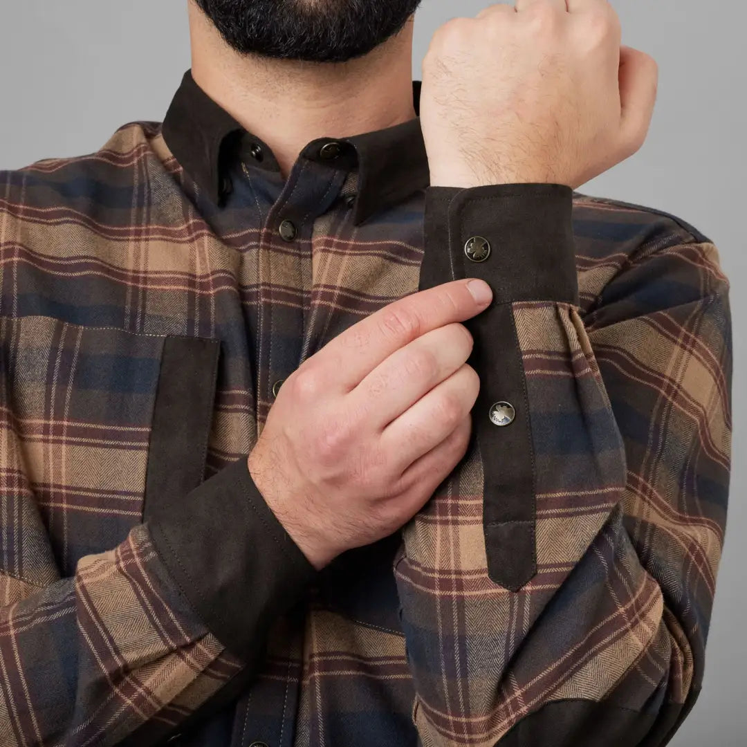 Härkila Aivak Long Sleeve Shirt with plaid flannel, dark trim, perfect for country hunting
