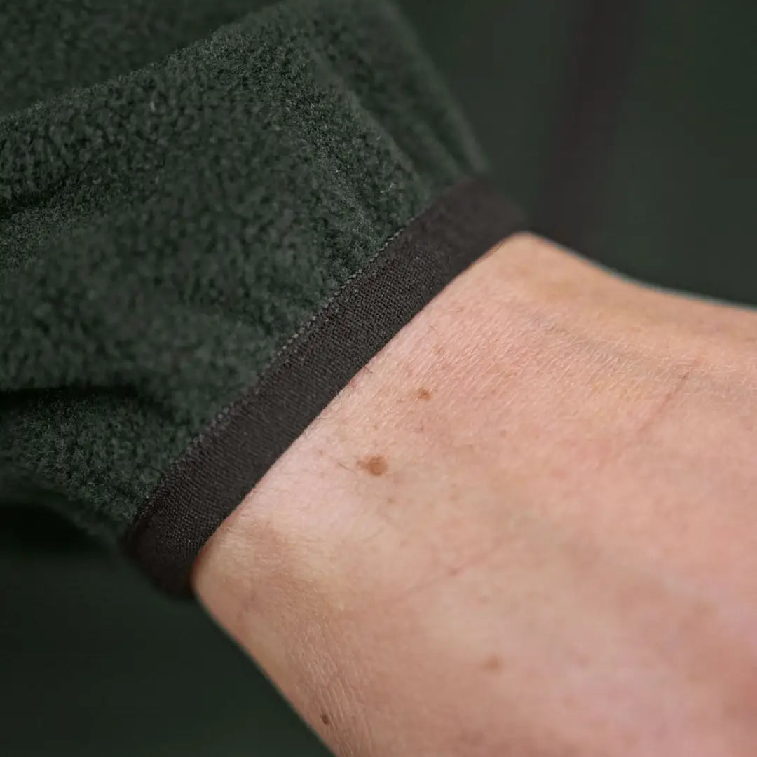 Green fleece sleeve on wrist of Härkila Fjell Fleece Jacket for outdoor adventures