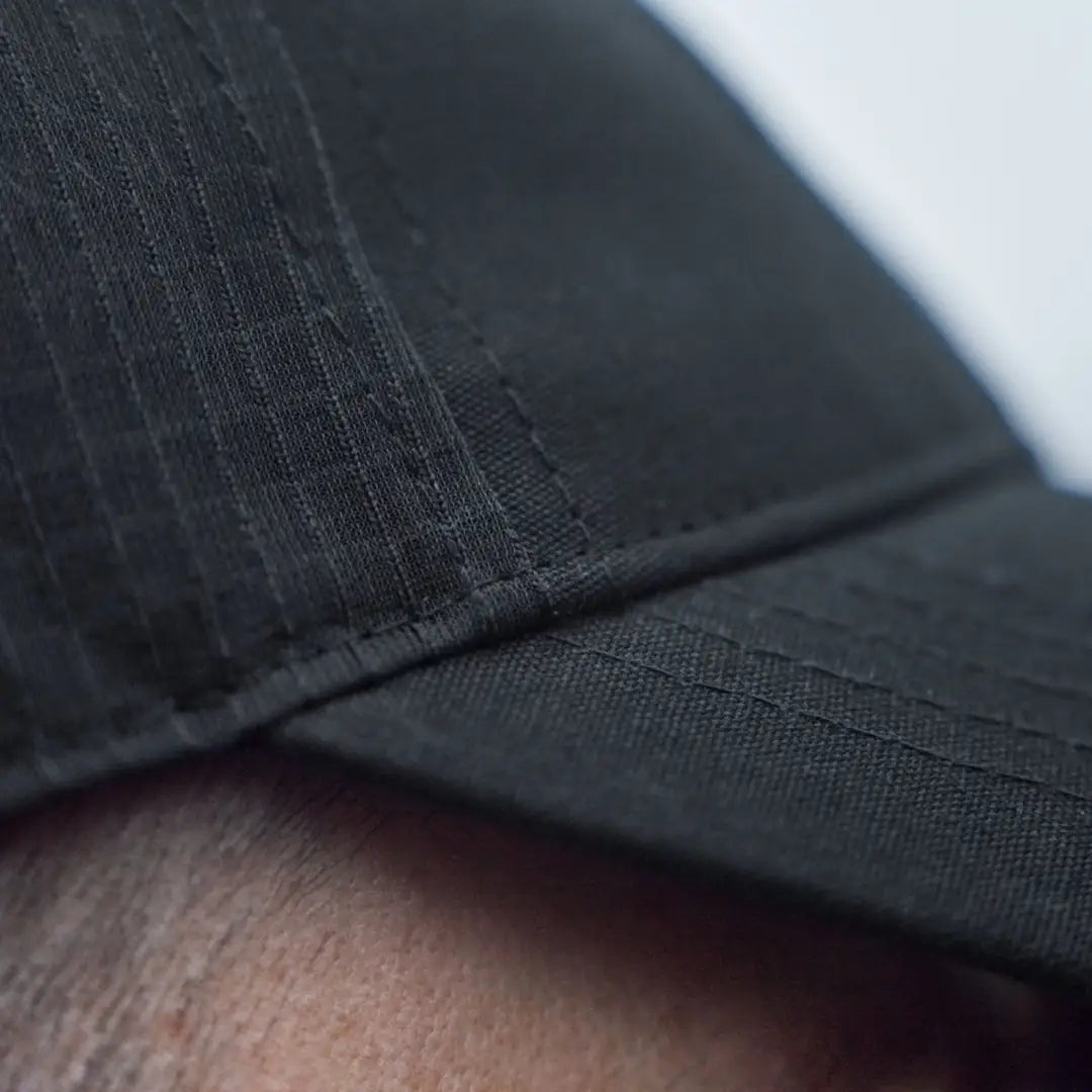Black fabric härkila instinct cap showing the stylish härkila instinct cap design