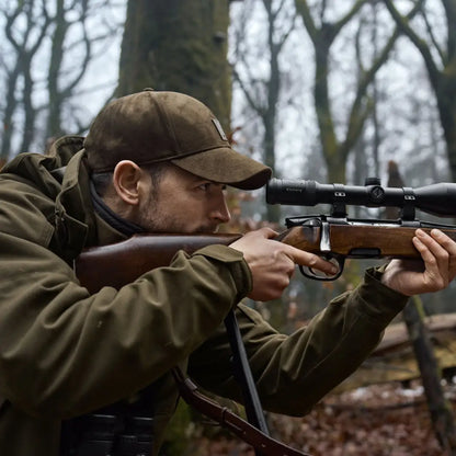 Hunter aiming rifle in Härkila Pro Hunter GTX Legacy Jacket for pro hunter gear