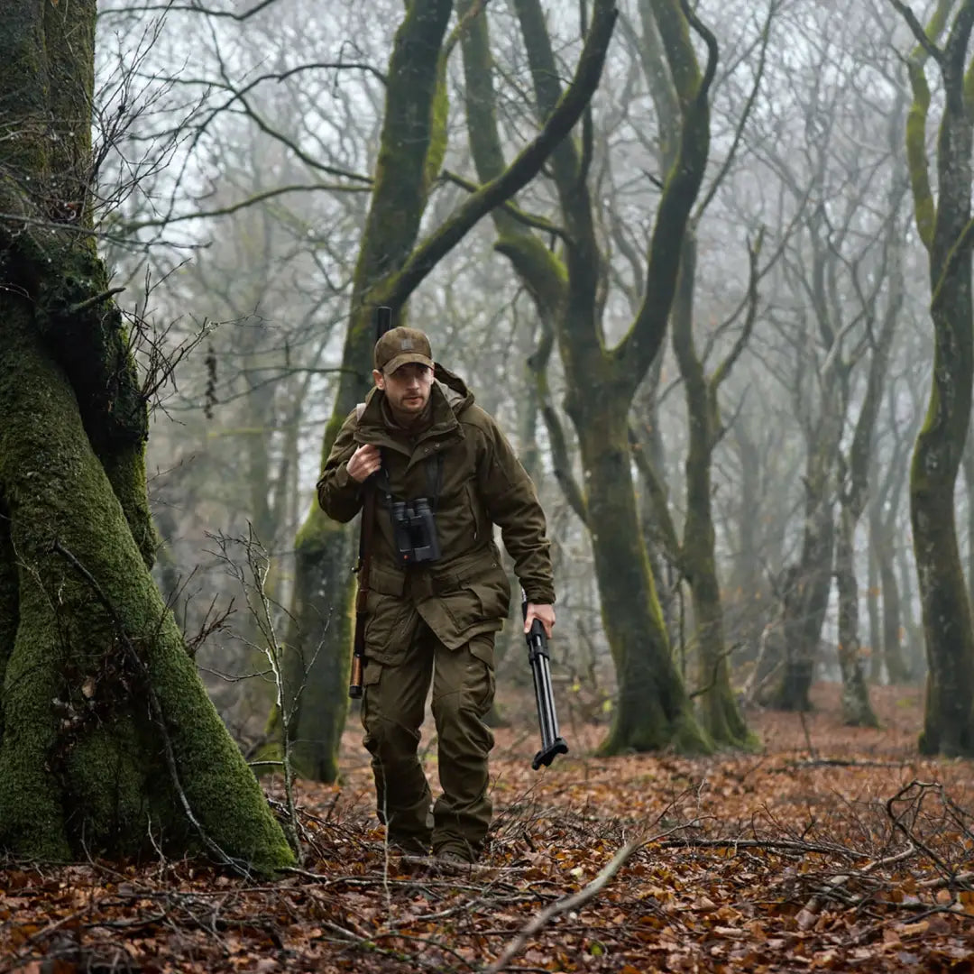 Man in Härkila Pro Hunter GTX Legacy Jacket, showcasing pro hunter hunting gear