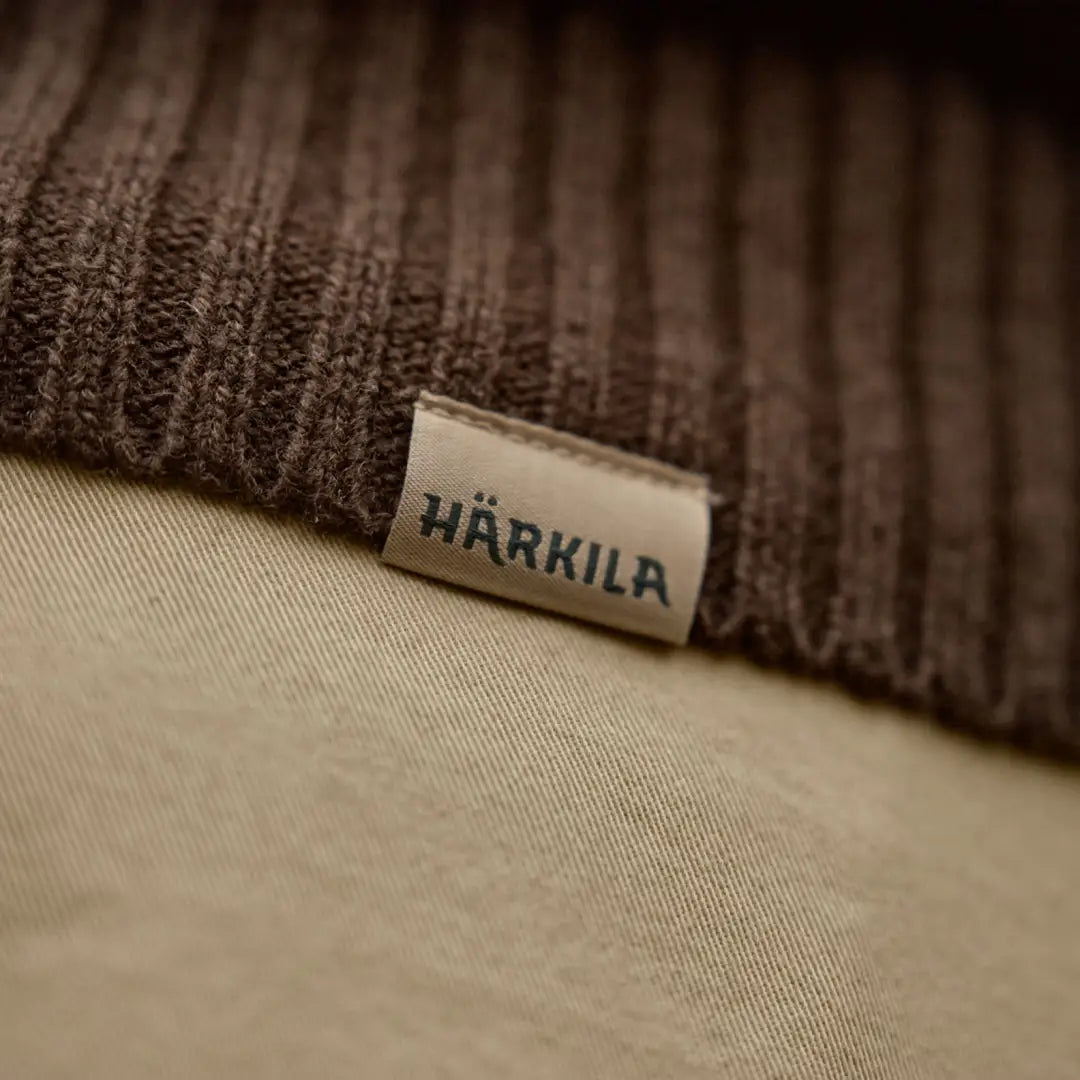 Brown ribbed fabric with brand tag on Härkila Vincent Merino Half Zip Pullover