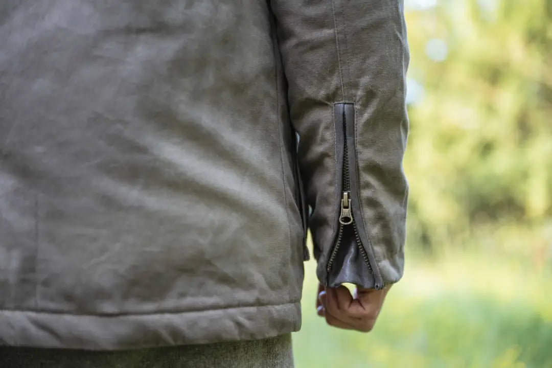 Olive green quilted Hoggs of Fife Balerno waxed canvas barn coat with zipper detail