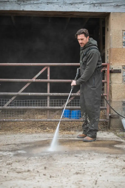 High-pressure water sprayer with black handle for Hoggs of Fife Green King II waterproof bibs