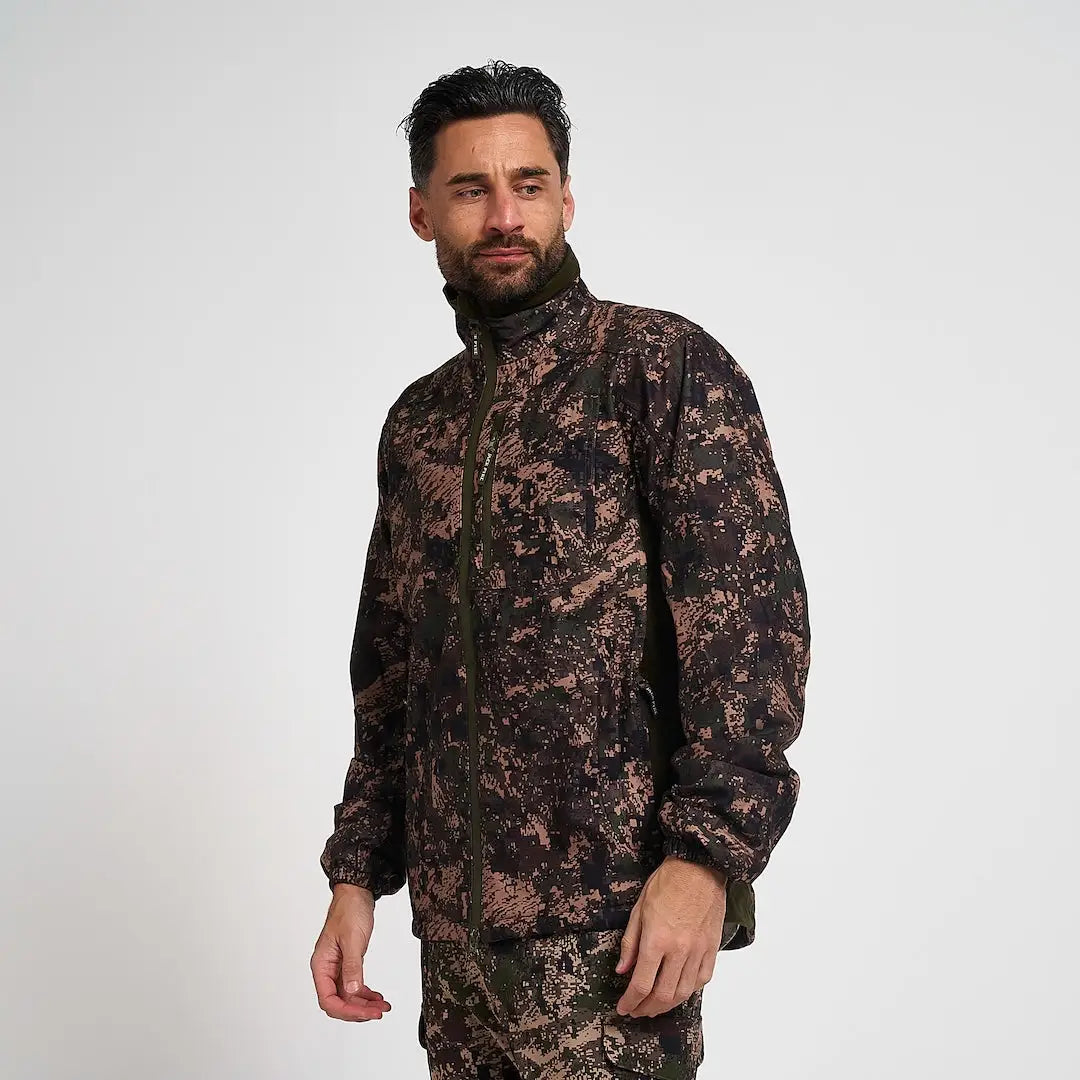 Man in Jack Pyke Weardale field jacket with camo fleece