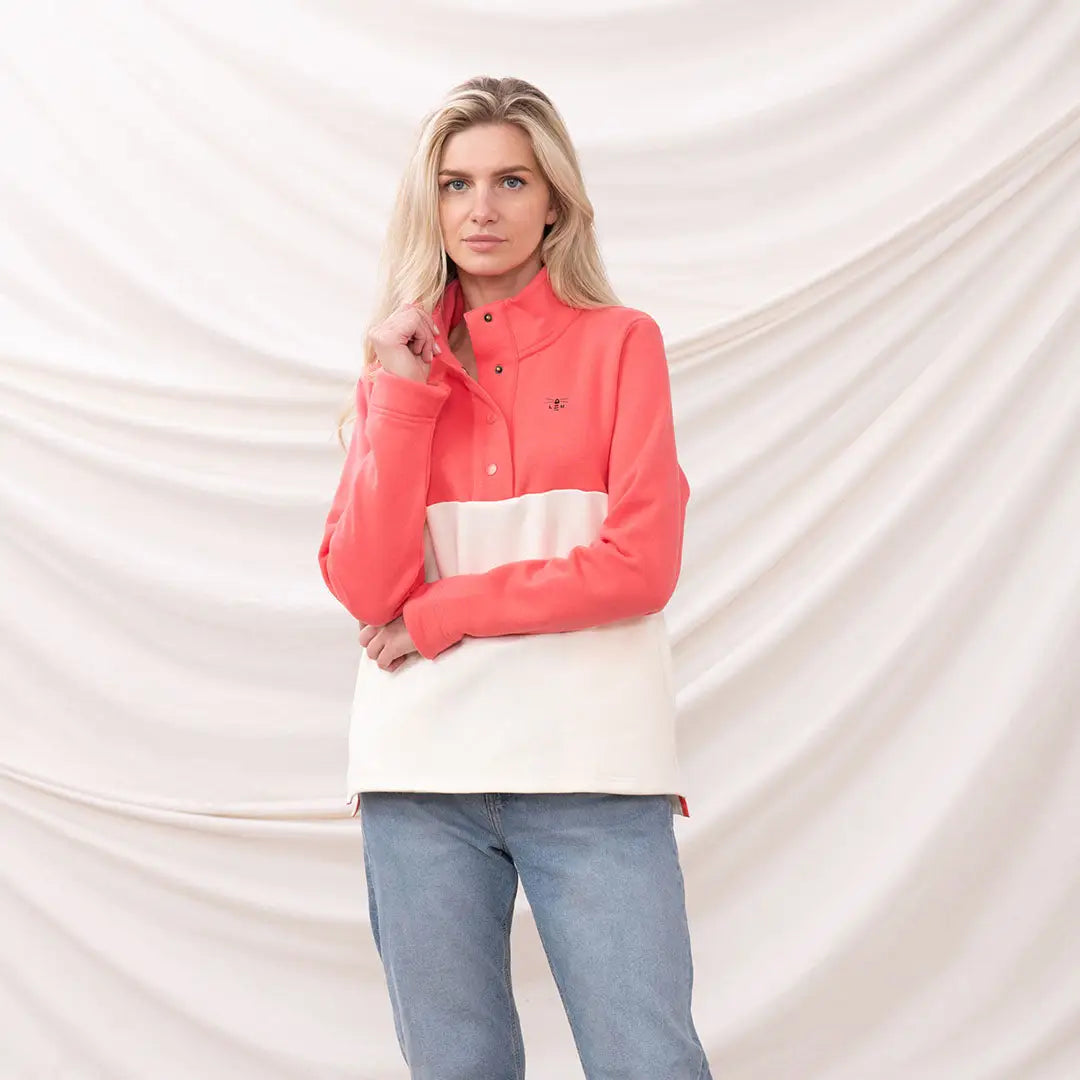 Lighthouse Ladies Haven II Jersey with woman in colorful pullover and jeans