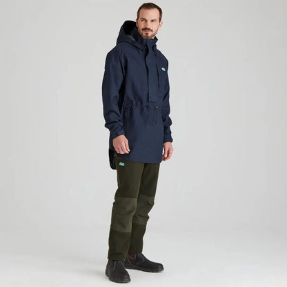 Man wearing a navy Ridgeline Monsoon Light Smock and green pants outdoors