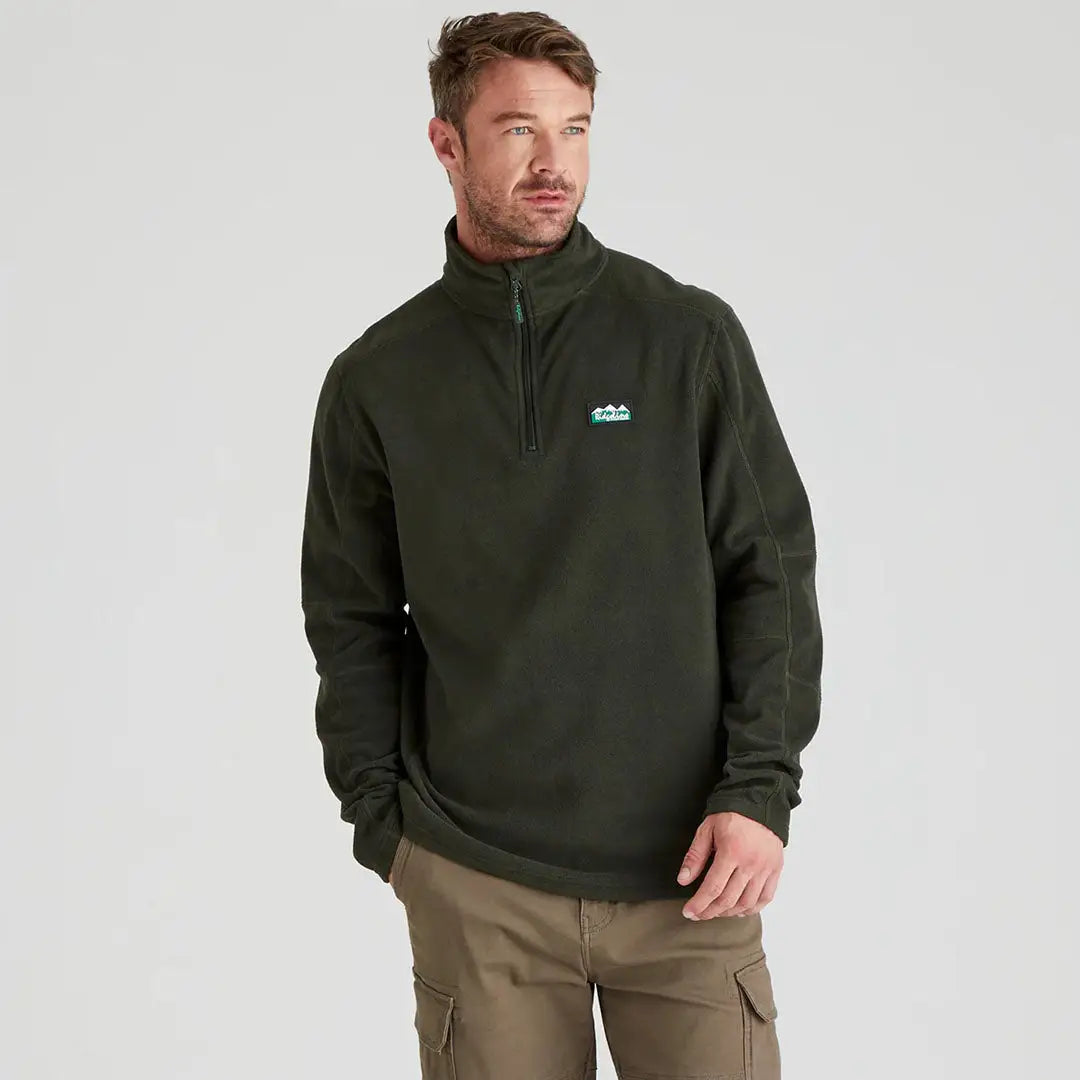 Man in green Ridgeline Narvik Fleece with khaki cargo pants, made from functional polyester fleece