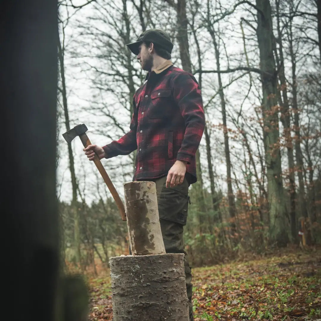 Man with axe in forest wearing Seeland Canada Yukon Shirt in Yukon forest