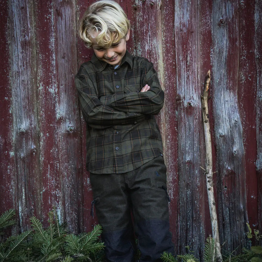 Boy wearing Seeland Glen Junior Flannel Shirt in plaid for a comfy junior shirt look