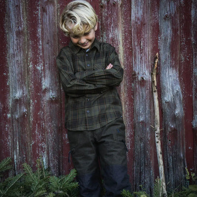 Boy wearing Seeland Glen Junior Flannel Shirt in plaid for a comfy junior shirt look
