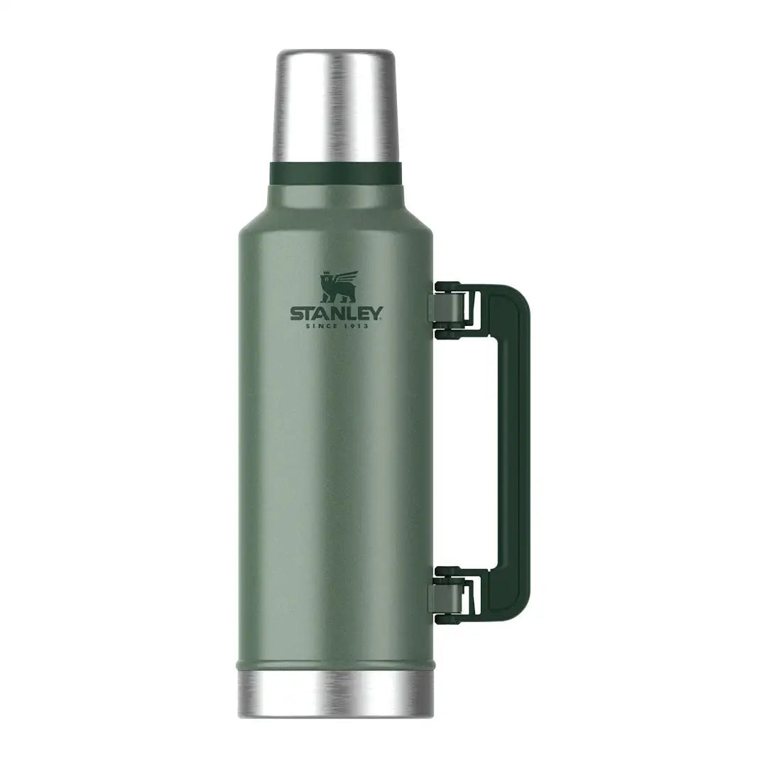 Green Stanley Classic vacuum bottle, 1.9L stainless steel for country clothing