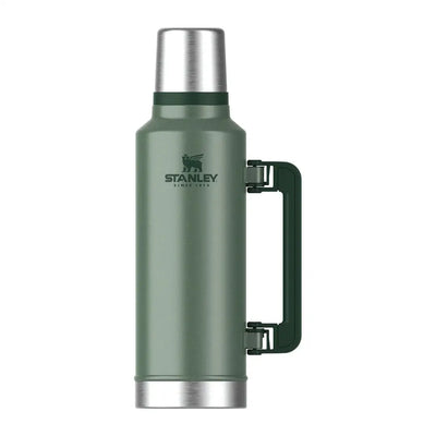 Green Stanley Classic vacuum bottle, 1.9L stainless steel for country clothing